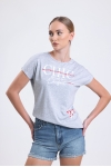 19609 CHİC BASK.BAYAN KISA KOLU BEDENDE SALAŞ VSK TSHIRT 