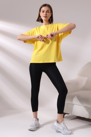 21571 KADIN KISA KOLU BEDENDE YARASA KOL PAMUKLU SALAŞ TSHIRT