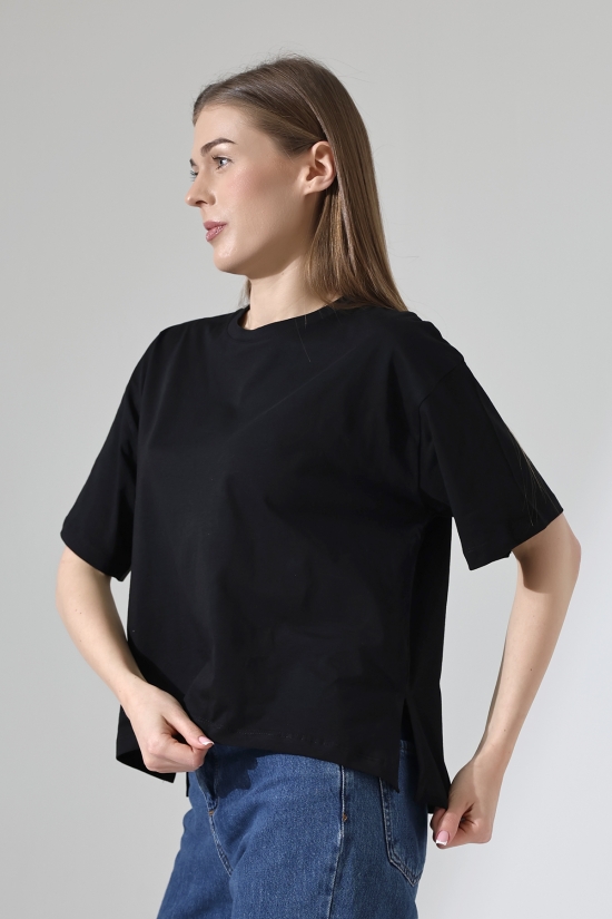 21929 KADIN KISA KOL GENİŞ VE YANLARI YIRTMAÇLI ARKASI OVAL BİSİKLET YAKA TSHIRT