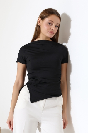 22027  KADIN TULUMKAYIK YAKA MİKRO KISA KOL SOLYANI BÜZGÜLÜ SAĞYANI YIRTMAÇLI TSHIRT 