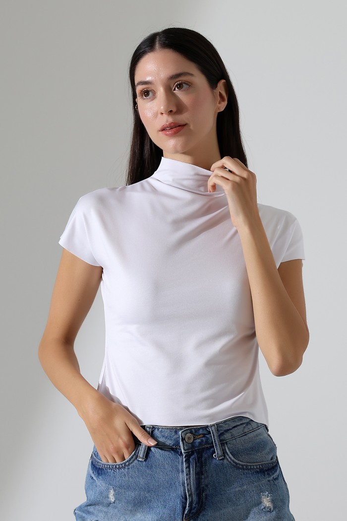 22002 KADIN FULL LYC MİKRO KENDİLİĞİNDEN DİK YAKASI KOLU ETEĞİ DİKİŞSİZ KOLU BEDENDE TSHIRT