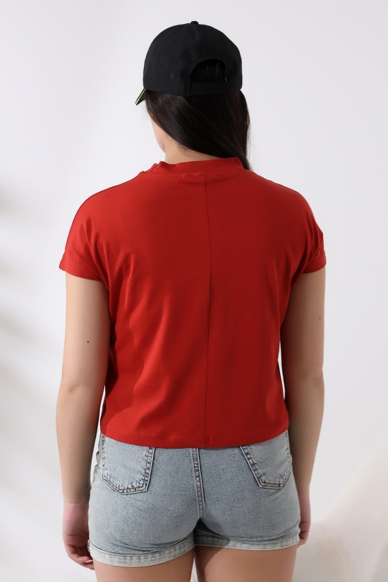 19588 BAYAN DİK YAKA KISA KOLU BEDENDE PAMUKLU KISA TSHIRT