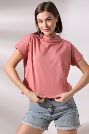 19588 KADIN DİK YAKA KISA KOLU BEDENDE PAMUKLU KISA TSHIRT 19588 KADIN DİK YAKA KISA KOLU BEDENDE PAMUKLU KISA TSHIRT