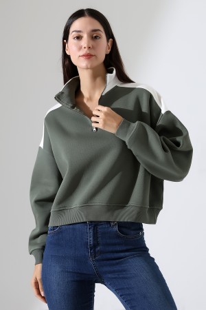 21963 KADIN 3 İP FERMUARLI KAMYONÖR GÖMLEK YAKA OMUZLARI VE YAKA GARNİLİ SALAŞ YANLARI KUPLU GENİŞ SWEATSHIRT 21963 KADIN 3 İP FERMUARLI KAMYONÖR GÖMLEK YAKA OMUZLARI VE YAKA GARNİLİ SALAŞ YANLARI KUPLU GENİŞ SWEATSHIRT